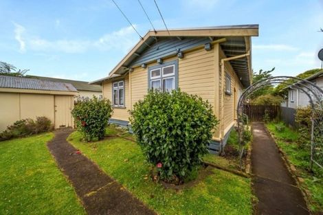 Photo of property in 21 Disraeli Street, Hawera, 4610