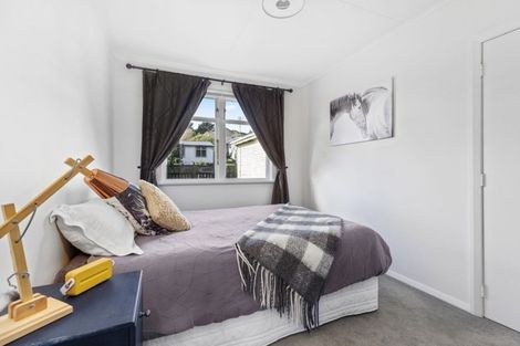 Photo of property in 78 Taylor Terrace, Tawa, Wellington, 5028