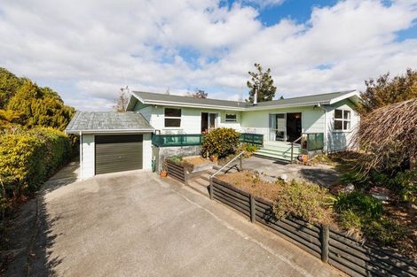 Photo of property in 8 Hau Whiti Place, Kimbolton, 4774
