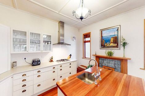 Photo of property in 74 Glenmore Street, Northland, Wellington, 6012