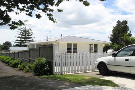 Photo of property in 50 Taylor Road, Mangere Bridge, Auckland, 2022