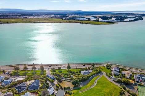 Photo of property in 2/4 The Brae, Mount Pleasant, Christchurch, 8081