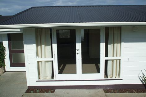 Photo of property in 41 Hobsonville Road, West Harbour, Auckland, 0618