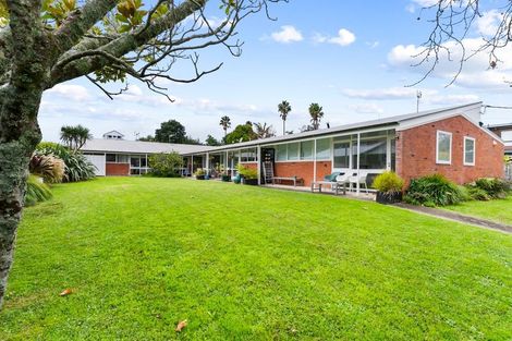 Photo of property in 3/6 North Avenue, Narrow Neck, Auckland, 0624
