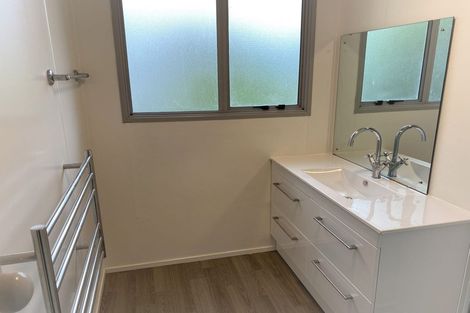 Photo of property in 7 Grenadine Place, Unsworth Heights, Auckland, 0632