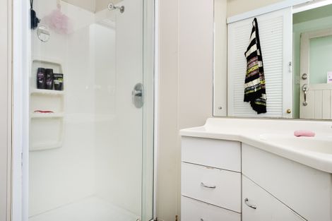 Photo of property in 2a Parakai Avenue, Parakai, 0830