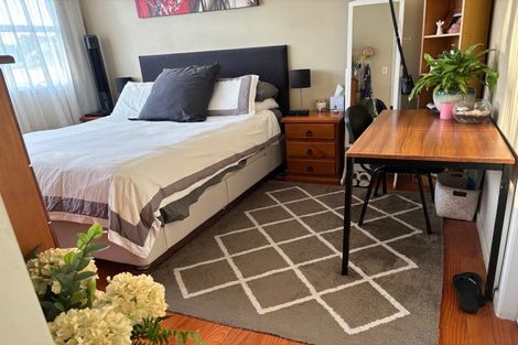 Photo of property in 1/80 Gloria Avenue, Te Atatu Peninsula, Auckland, 0610