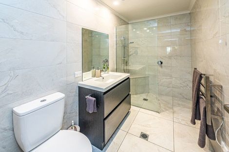 Photo of property in Caversham Park, 2/2 Caversham Road, Westmere, Whanganui, 4501