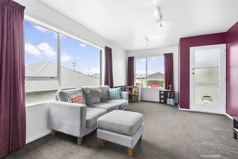 Photo of property in 2/218 Onepu Road, Lyall Bay, Wellington, 6022