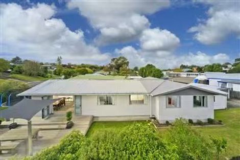 Photo of property in 2 Wykeham Place, Glenfield, Auckland, 0629