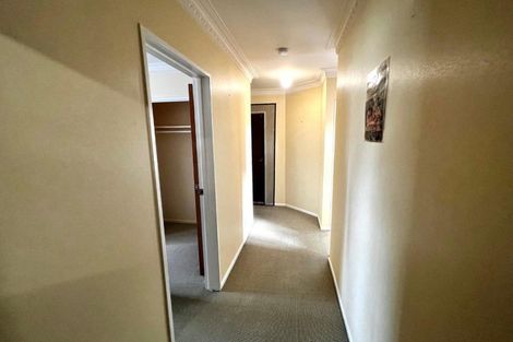 Photo of property in 15 Tabak Crescent, Takaro, Palmerston North, 4412