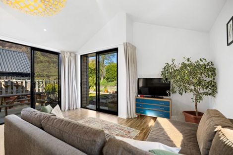 Photo of property in 2 Huxley Place, Lake Hayes, Queenstown, 9304