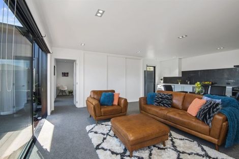 Photo of property in 3 Valley View, Mount Pleasant, Christchurch, 8081