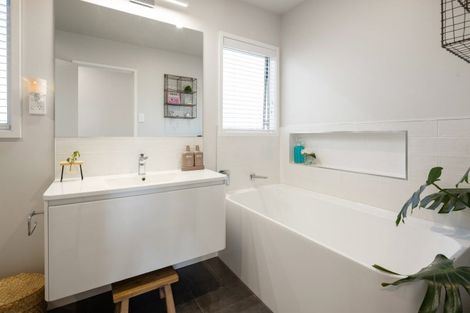 Photo of property in 5 Marnane Terrace, St Andrews, Hamilton, 3200