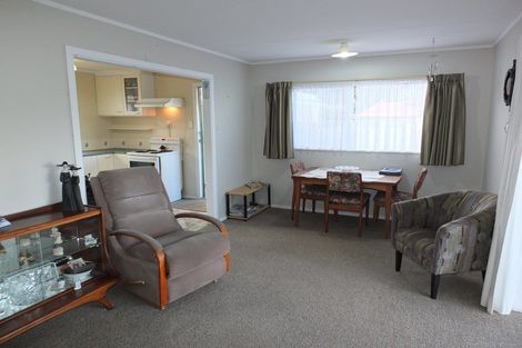 Photo of property in 27 Hennessy Street East, Foxton Beach, Foxton, 4815