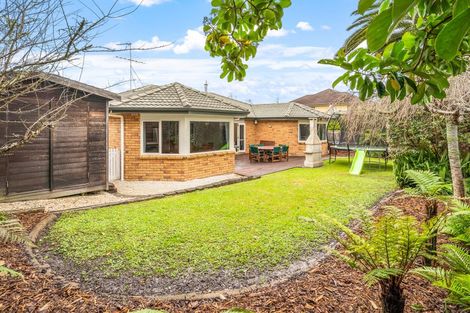 Photo of property in 27 Ponderosa Drive, Oteha, Auckland, 0632