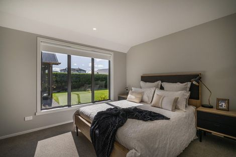 Photo of property in 18 Topping Place, Whitianga, 3510