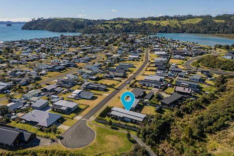 Photo of property in 33 Navigation Drive, Cooks Beach, Whitianga, 3591