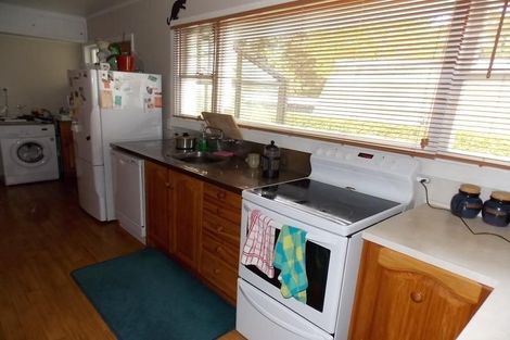 Photo of property in 2 Freemans Way, Pinehaven, Upper Hutt, 5019