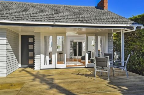 Photo of property in 2/284 East Coast Road, Forrest Hill, Auckland, 0620