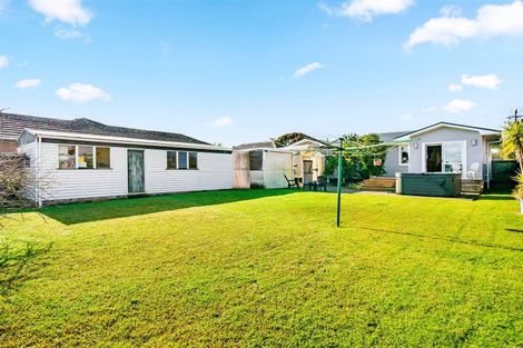 Photo of property in 4 Rixon Place, Te Atatu Peninsula, Auckland, 0610