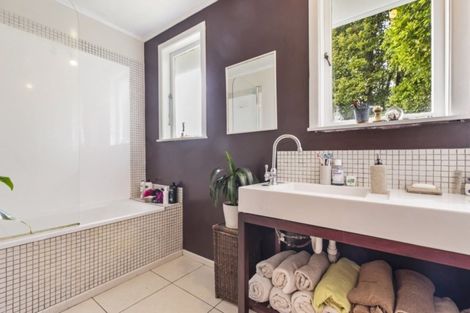 Photo of property in 7 Kelwyn Road, Kelston, Auckland, 0602