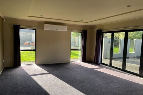 Photo of property in 8 Frank Knight Place, Waiuku, 2123