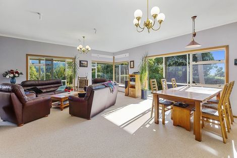 Photo of property in 4 Rangatira Road, Tawa, Wellington, 5028