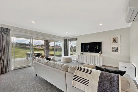 Photo of property in 7 Lochinvar Lane, Acacia Bay, Taupo, 3385