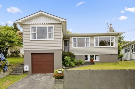 Photo of property in 76 Redwood Avenue, Tawa, Wellington, 5028
