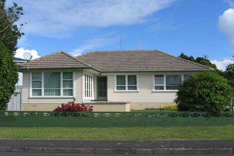 Photo of property in 12 Montmere Avenue, Te Atatu Peninsula, Auckland, 0610