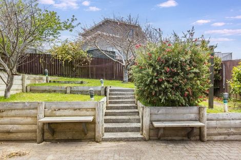 Photo of property in 10 Albatross Close, Whitby, Porirua, 5024