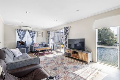 Photo of property in 3/41 Elizabeth Drive, West Harbour, Auckland, 0618