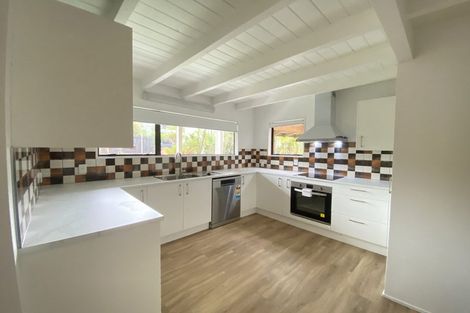 Photo of property in 2/24 Matipo Road, Mairangi Bay, Auckland, 0630