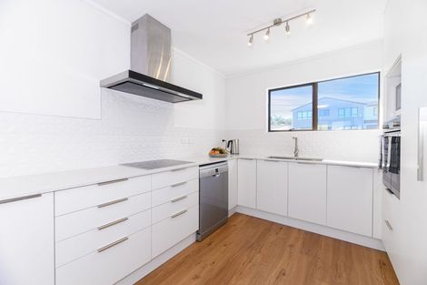 Photo of property in 2/68 View Road, Henderson, Auckland, 0612