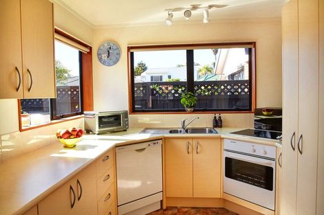 Photo of property in 16 Red Hibiscus Road, Stanmore Bay, Whangaparaoa, 0932