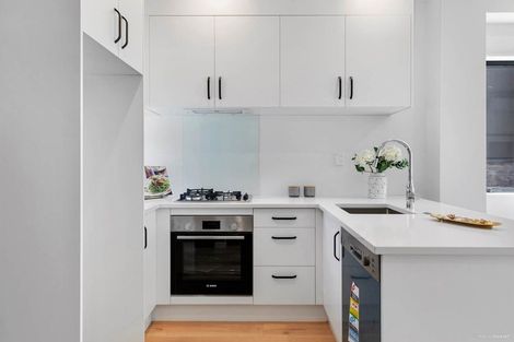 Photo of property in 4/62 Highland Drive, Highland Park, Auckland, 2010