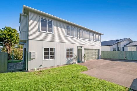 Photo of property in 8a Melandra Road, Stanmore Bay, Whangaparaoa, 0932