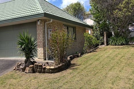 Photo of property in 2 Baltic Place, Goodwood Heights, Auckland, 2105