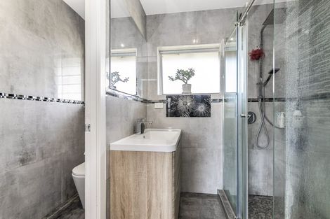 Photo of property in 2/55 Glenmore Road, Sunnyhills, Auckland, 2010