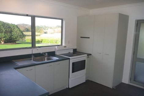 Photo of property in 83 Tawa Road, Kumeu, 0891