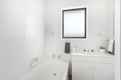 Photo of property in 121 Denise Crescent, Hornby, Christchurch, 8042