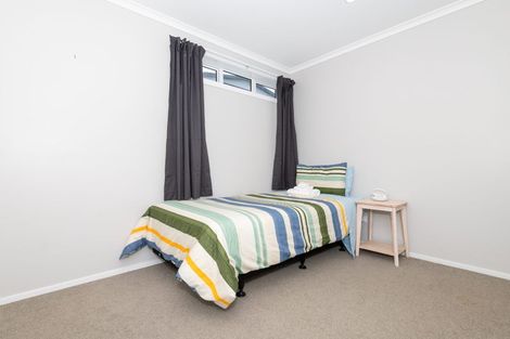 Photo of property in 3 Cessna Way, Newlands, Wellington, 6037