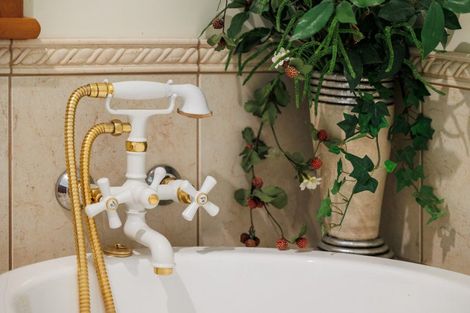 Photo of property in 5 Waicola Drive, Fitzherbert, Palmerston North, 4471