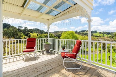 Photo of property in 5 Hook Road, Paparoa, 0571