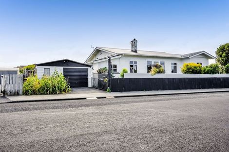 Photo of property in 8 Lincoln Street, Patea, 4520