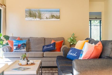 Photo of property in 28 Hahei Beach Road, Hahei, Whitianga, 3591