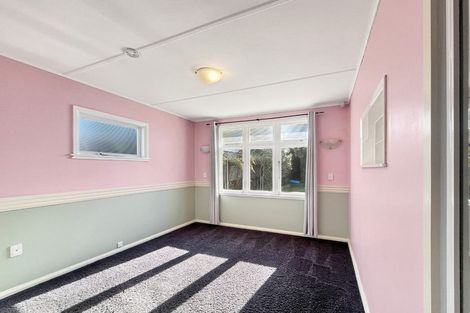 Photo of property in 5 Featherston Street, Takaro, Palmerston North, 4412