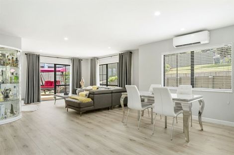 Photo of property in 6 Fairchild Avenue, Goodwood Heights, Auckland, 2105