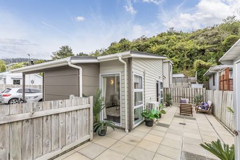 Photo of property in 16a Lincoln Avenue, Tawa, Wellington, 5028
